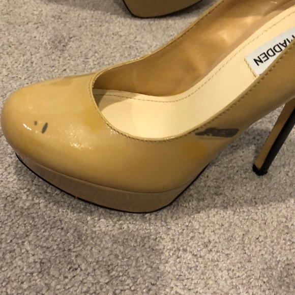 Nude and black high heels - Picture 3 of 3